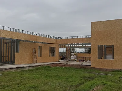 Cerramiento de una vivienda Wood Frame en obra